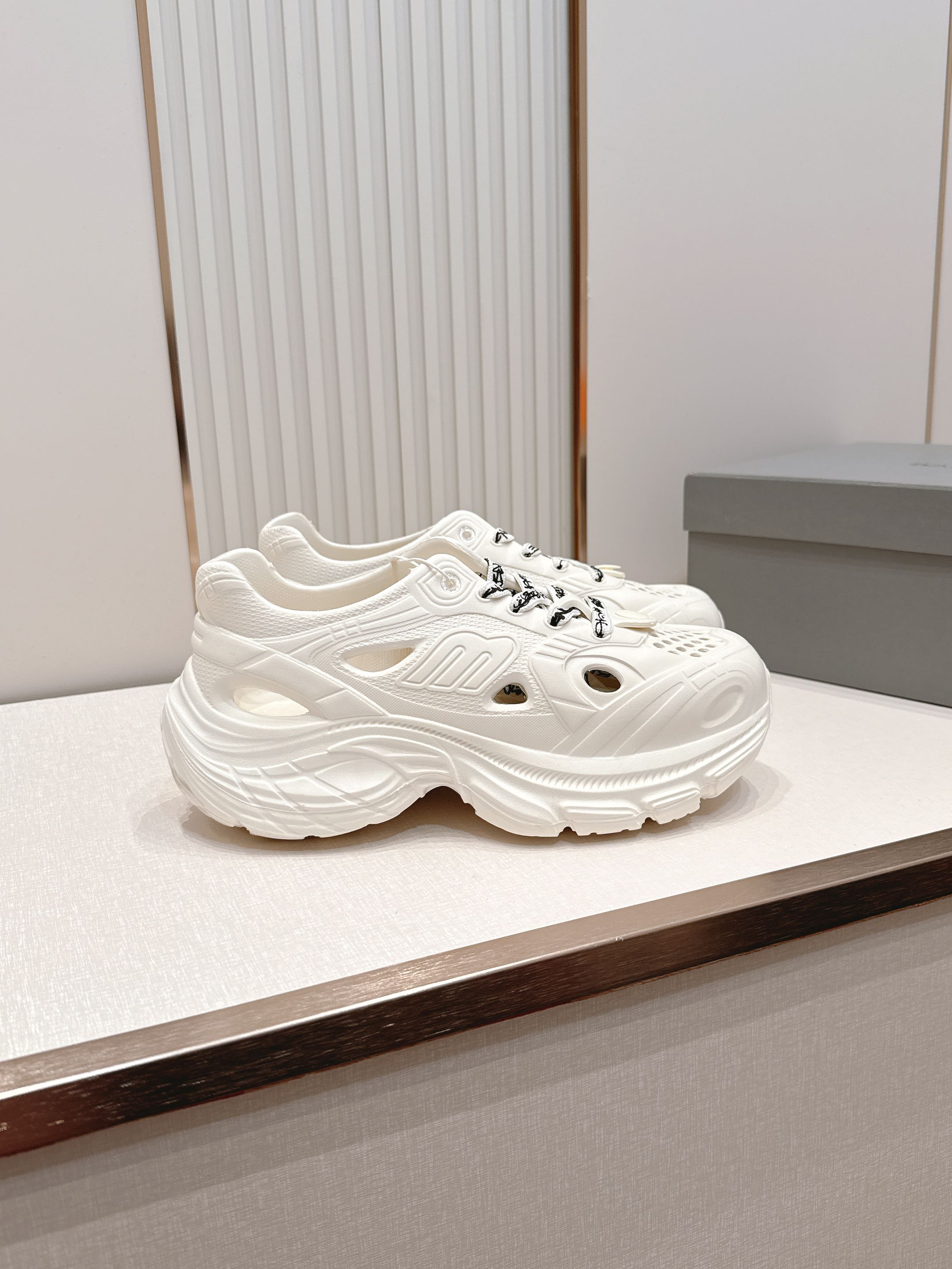 Balenciaga x Crocs巴黎世家联名洞洞鞋 最新春夏爆款松糕凉拖系列▪️原版开模EVA橡塑一
