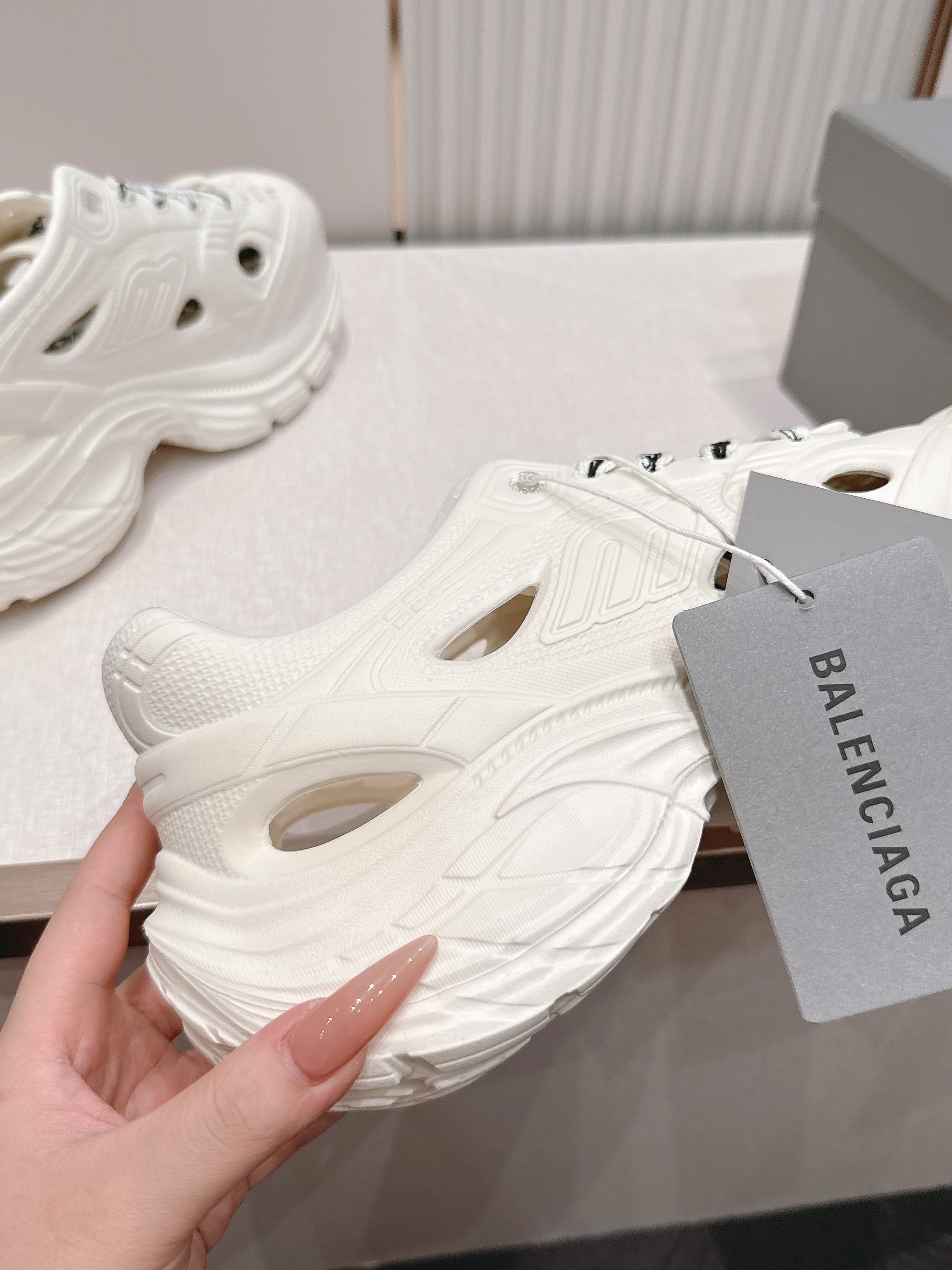 Balenciaga x Crocs巴黎世家联名洞洞鞋 最新春夏爆款松糕凉拖系列▪️原版开模EVA橡塑一