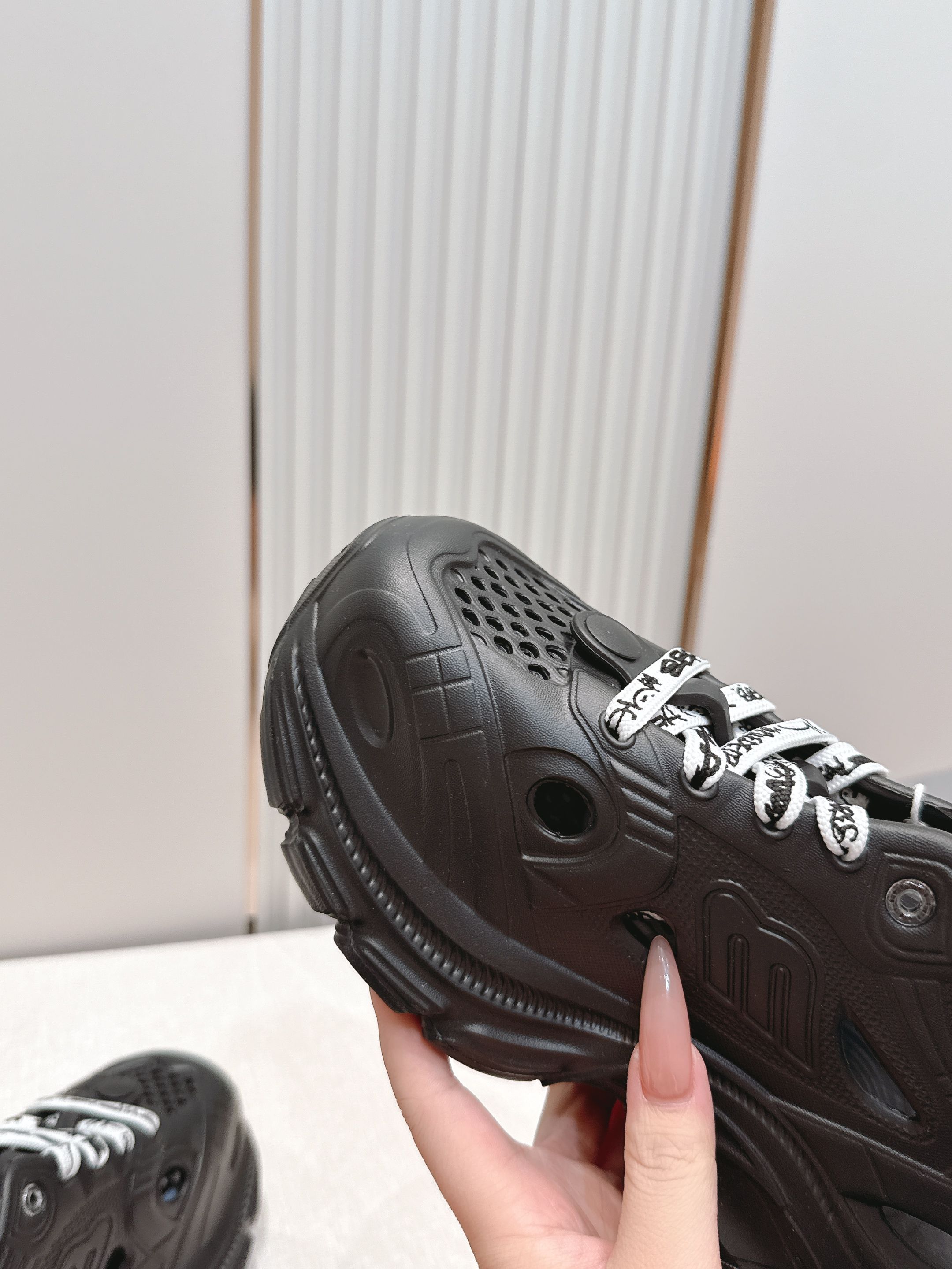 Balenciaga x Crocs巴黎世家联名洞洞鞋 最新春夏爆款松糕凉拖系列▪️原版开模EVA橡塑一