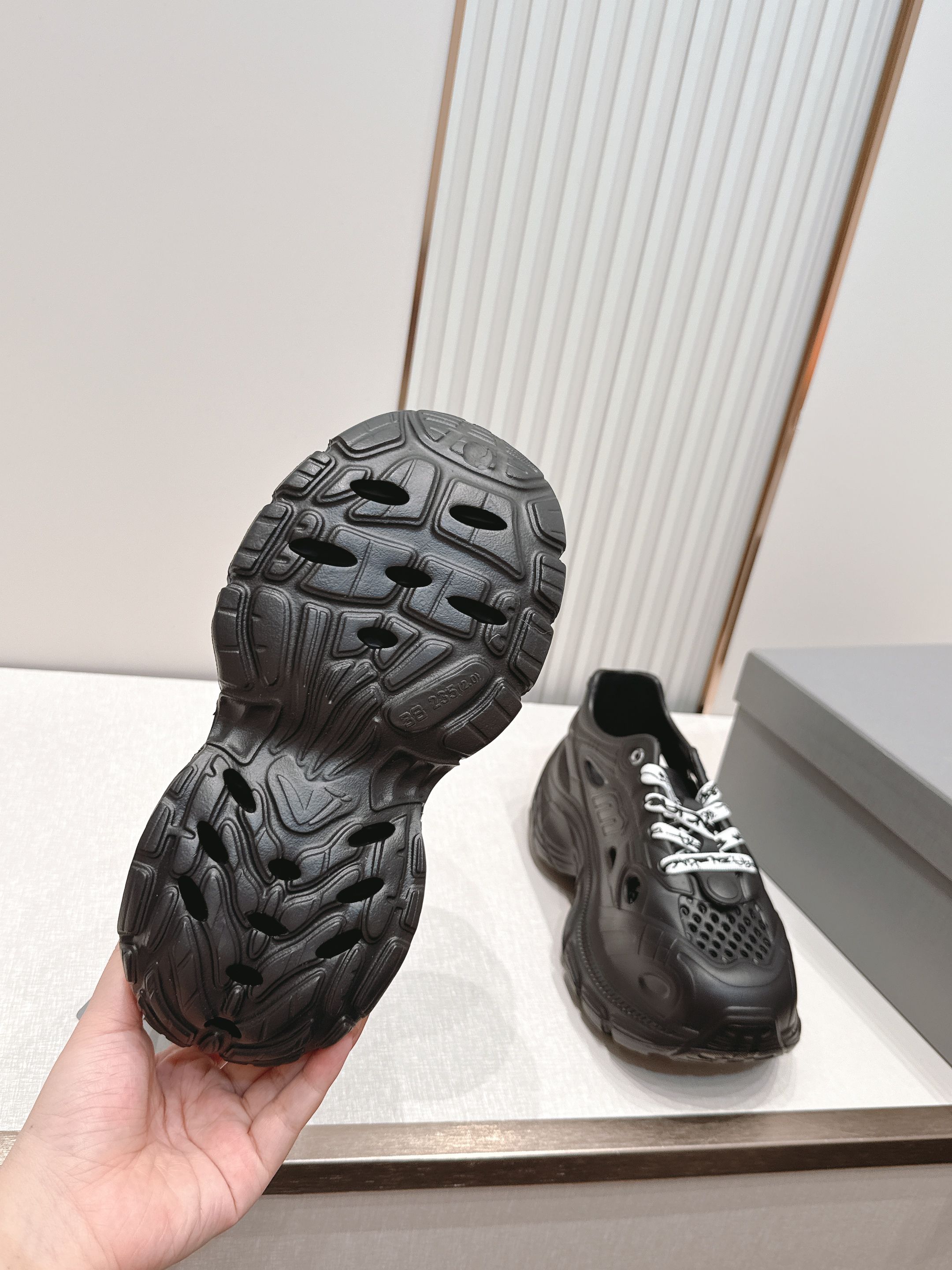 Balenciaga x Crocs巴黎世家联名洞洞鞋 最新春夏爆款松糕凉拖系列▪️原版开模EVA橡塑一