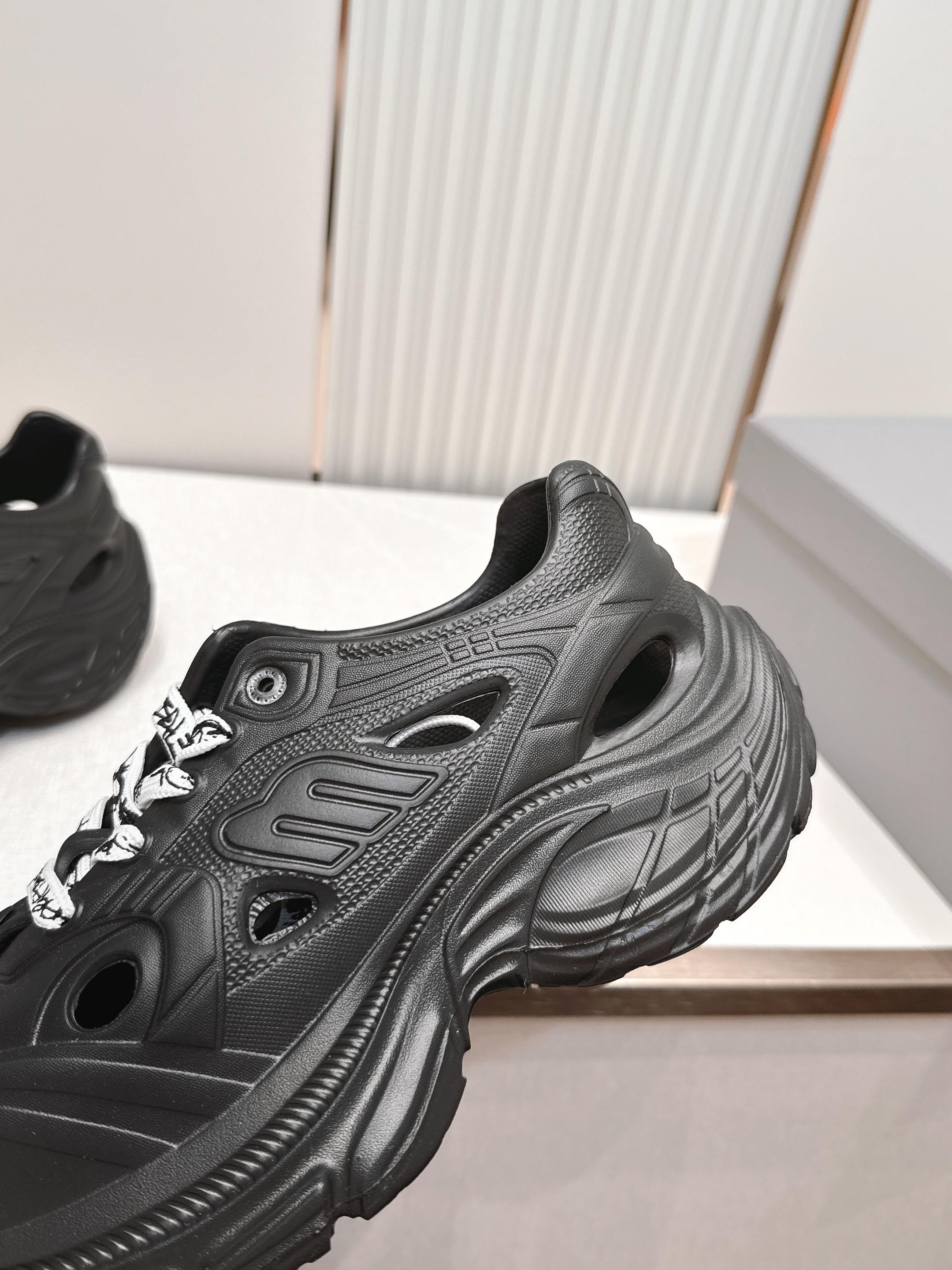 Balenciaga x Crocs巴黎世家联名洞洞鞋 最新春夏爆款松糕凉拖系列▪️原版开模EVA橡塑一