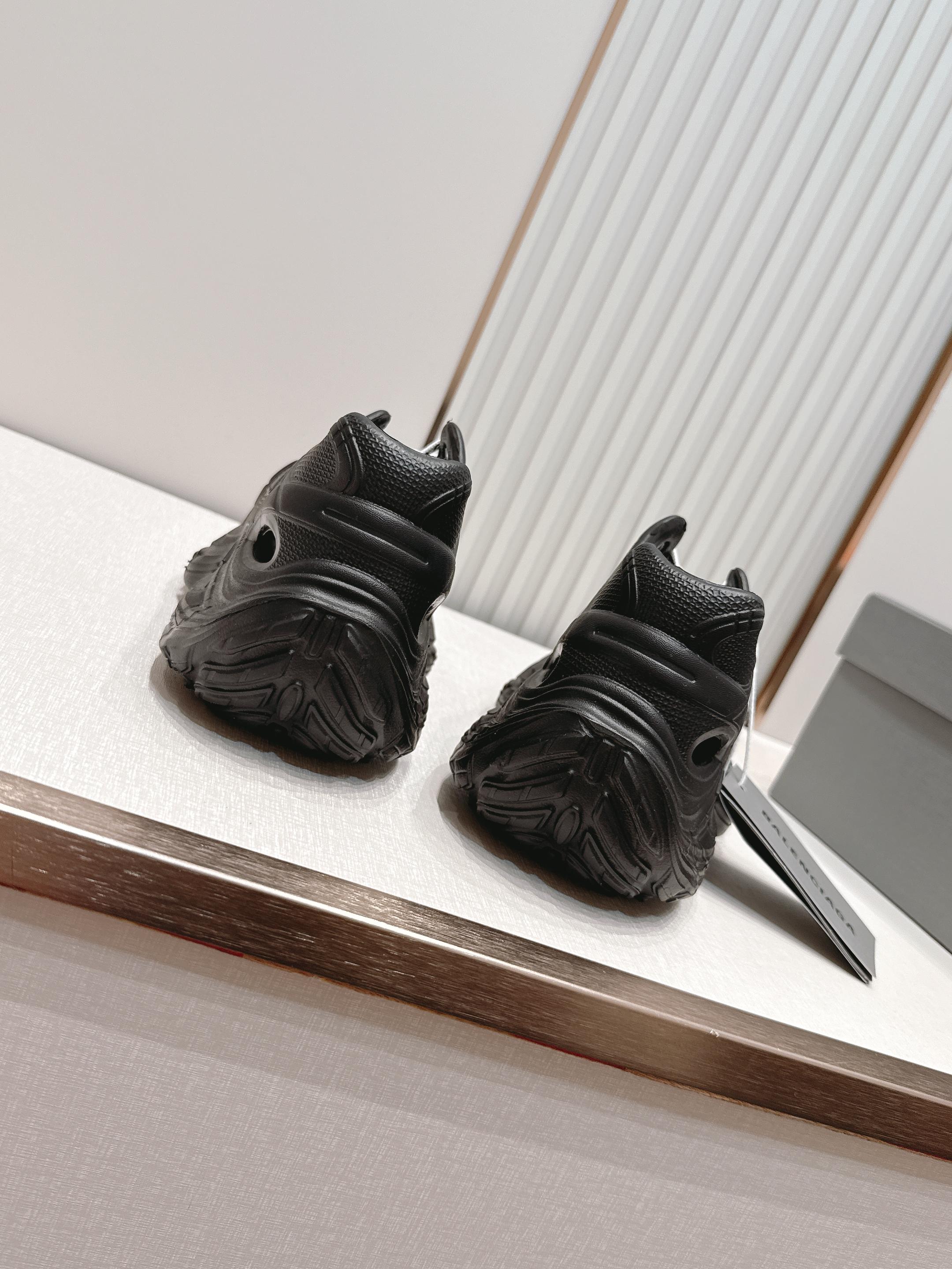 Balenciaga x Crocs巴黎世家联名洞洞鞋 最新春夏爆款松糕凉拖系列▪️原版开模EVA橡塑一