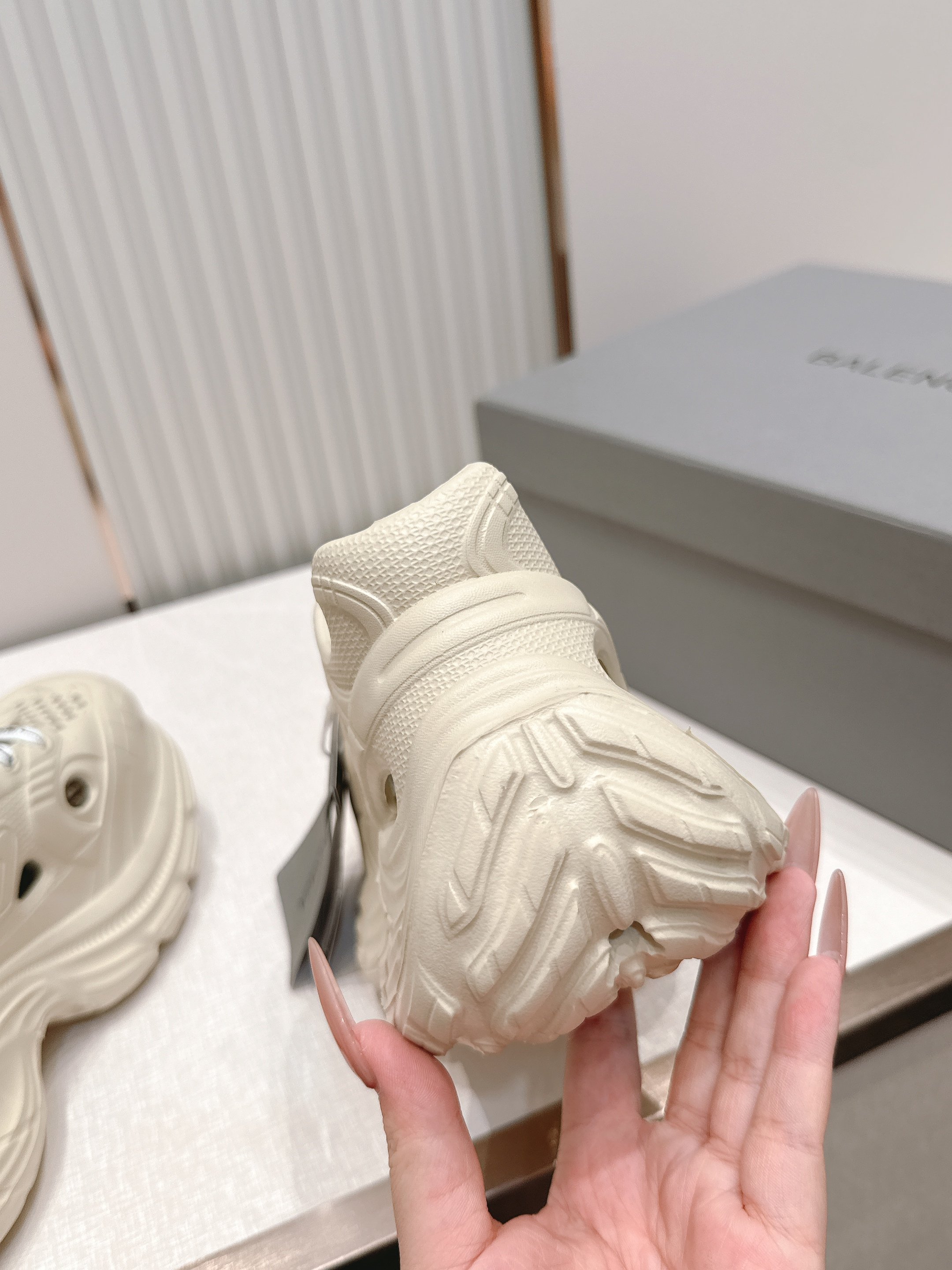 Balenciaga x Crocs巴黎世家联名洞洞鞋 最新春夏爆款松糕凉拖系列▪️原版开模EVA橡塑一