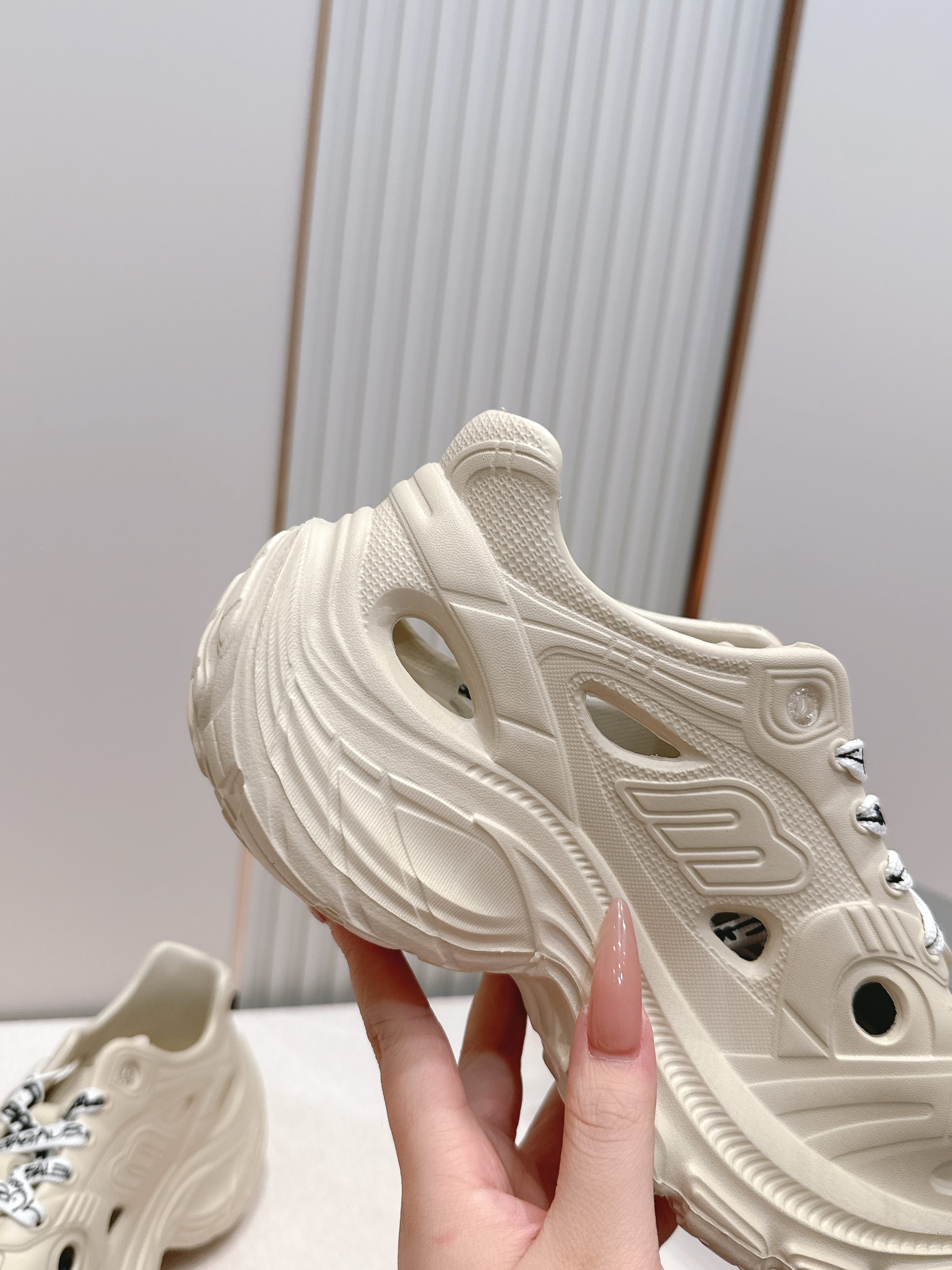 Balenciaga x Crocs巴黎世家联名洞洞鞋 最新春夏爆款松糕凉拖系列▪️原版开模EVA橡塑一
