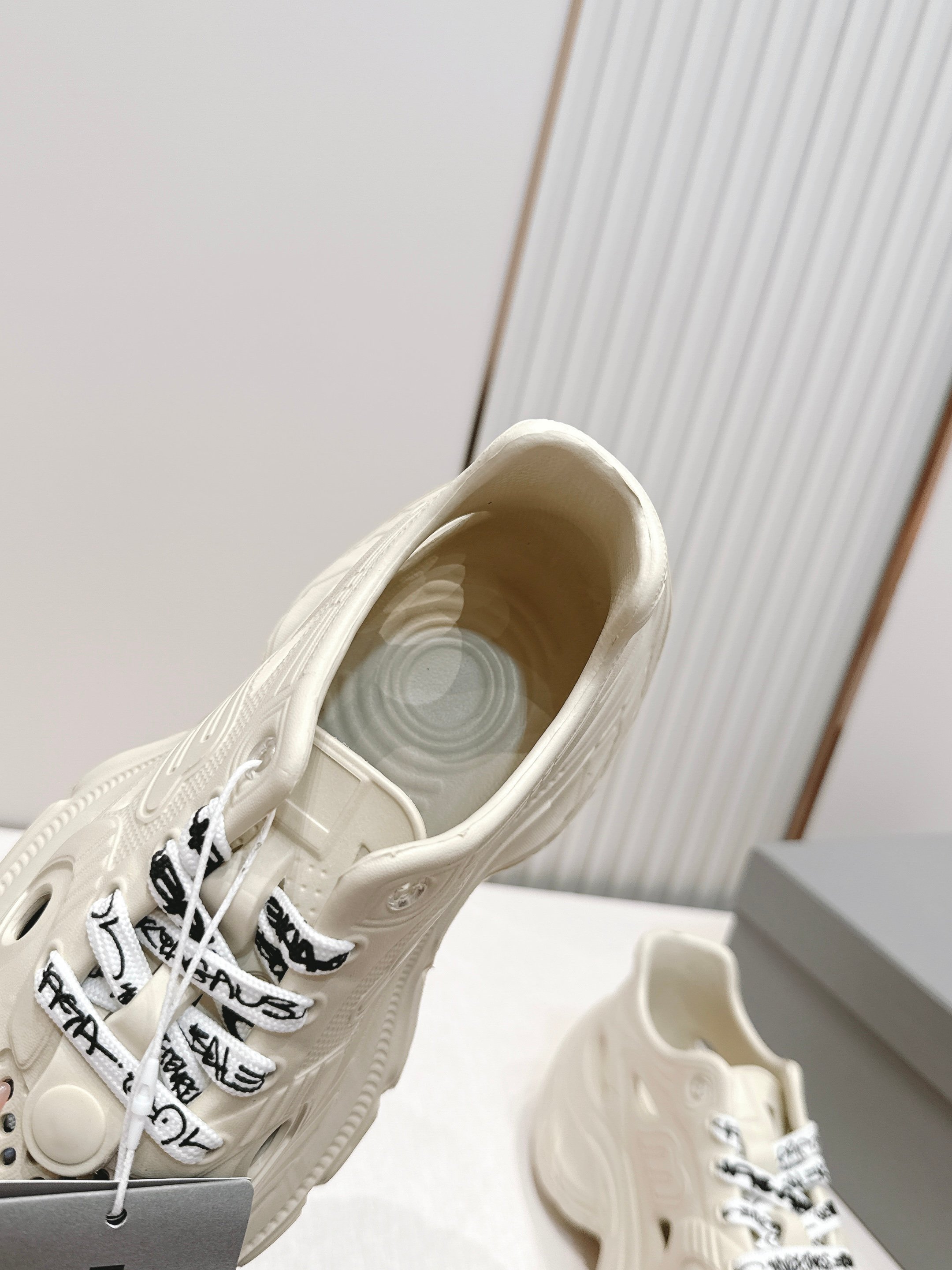 Balenciaga x Crocs巴黎世家联名洞洞鞋 最新春夏爆款松糕凉拖系列▪️原版开模EVA橡塑一