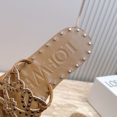 LOEWE罗意威26vs 春夏最新爆款系列…异形头铆钉平底凉 26年意大利顶级设计师,最新元素鞋跟设计 LOEWE罗意威26vs 春夏最新爆款系列…异形头铆钉平底凉 26年意大利顶级设计师,最新元素鞋跟设计