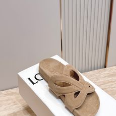 情侣款 罗意威LOEWE 2026夏季限量版的拖鞋,搭配春夏最火的色调,真正的休闲时尚拖,加若隐若现的美 情侣款 罗意威LOEWE 2026夏季限量版的拖鞋,搭配春夏最火的色调,真正的休闲时尚拖,加若隐若现的美