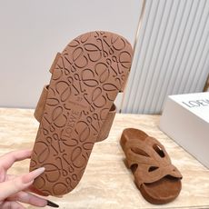 情侣款 罗意威LOEWE 2026夏季限量版的拖鞋,搭配春夏最火的色调,真正的休闲时尚拖,加若隐若现的美 情侣款 罗意威LOEWE 2026夏季限量版的拖鞋,搭配春夏最火的色调,真正的休闲时尚拖,加若隐若现的美