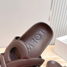 情侣款 罗意威LOEWE 2026夏季限量版的拖鞋,搭配春夏最火的色调,真正的休闲时尚拖,加若隐若现的美 情侣款 罗意威LOEWE 2026夏季限量版的拖鞋,搭配春夏最火的色调,真正的休闲时尚拖,加若隐若现的美