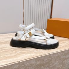 LV路易威登 L家 驴牌 魔术贴 老花 厚底 凉鞋 LV Isola凉鞋,选用优质小牛皮,搭配经典金属L LV路易威登 L家 驴牌 魔术贴 老花 厚底 凉鞋 LV Isola凉鞋,选用优质小牛皮,搭配经典金属L