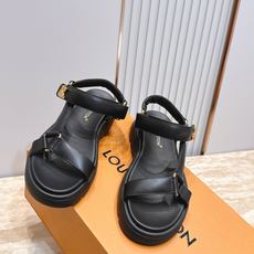 LV路易威登 L家 驴牌 魔术贴 老花 厚底 凉鞋 LV Isola凉鞋,选用优质小牛皮,搭配经典金属L LV路易威登 L家 驴牌 魔术贴 老花 厚底 凉鞋 LV Isola凉鞋,选用优质小牛皮,搭配经典金属L