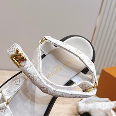 LV路易威登 L家 驴牌 魔术贴 老花 厚底 凉鞋 LV Isola凉鞋,选用优质小牛皮,搭配经典金属L LV路易威登 L家 驴牌 魔术贴 老花 厚底 凉鞋 LV Isola凉鞋,选用优质小牛皮,搭配经典金属L
