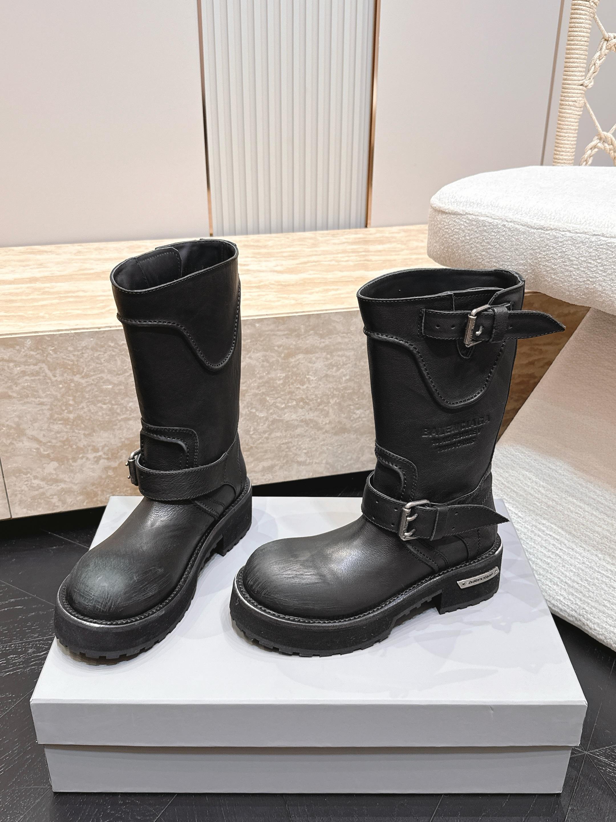 BALENCIAGA巴黎世家2026vs早秋新款靴子系列……【圆头复古厚底中靴】巴黎世家今年又出战靴！胖