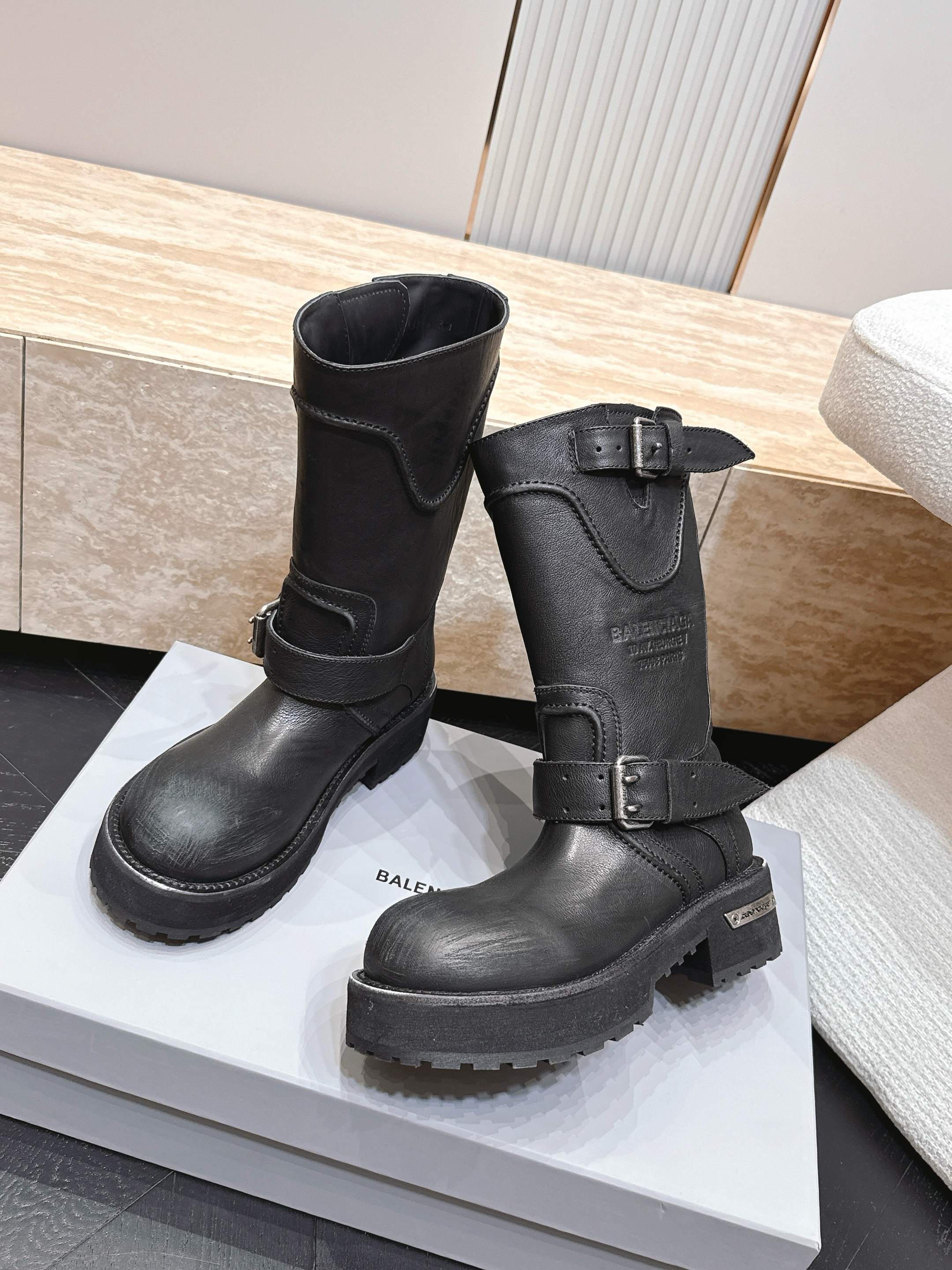 BALENCIAGA巴黎世家2026vs早秋新款靴子系列……【圆头复古厚底中靴】巴黎世家今年又出战靴！胖
