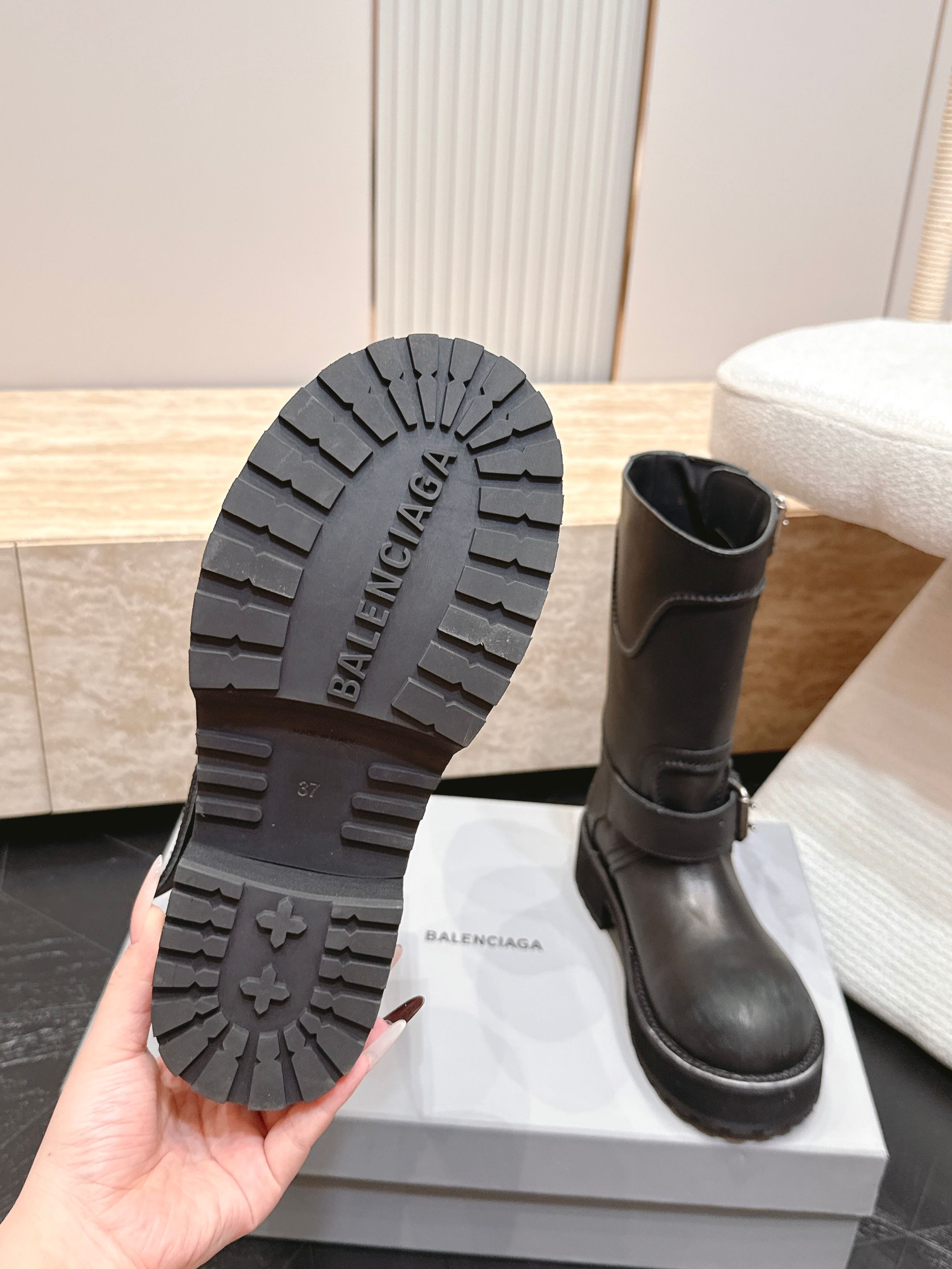 BALENCIAGA巴黎世家2026vs早秋新款靴子系列……【圆头复古厚底中靴】巴黎世家今年又出战靴！胖