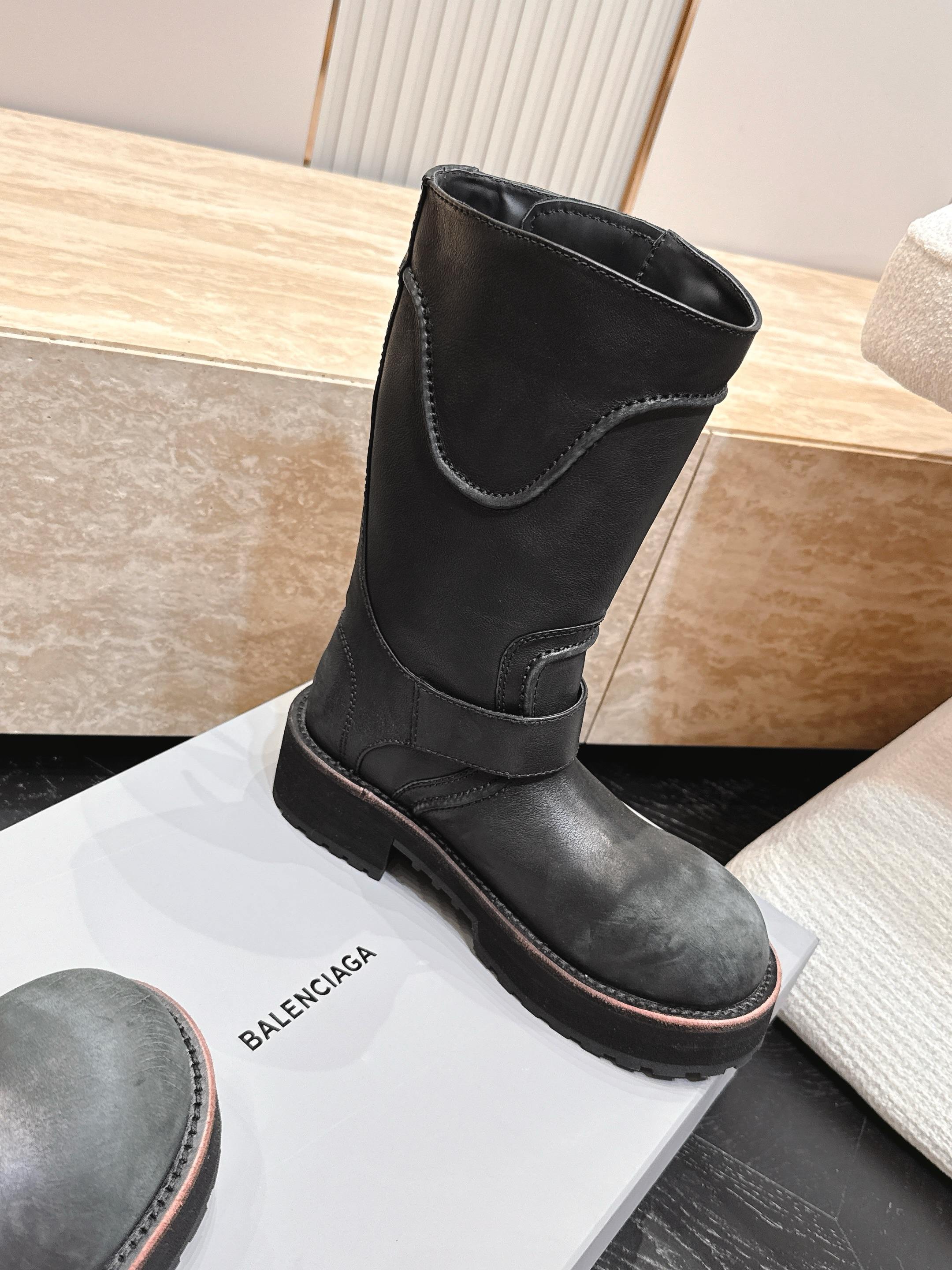 BALENCIAGA巴黎世家2026vs早秋新款靴子系列……【圆头复古厚底中靴】巴黎世家今年又出战靴！胖