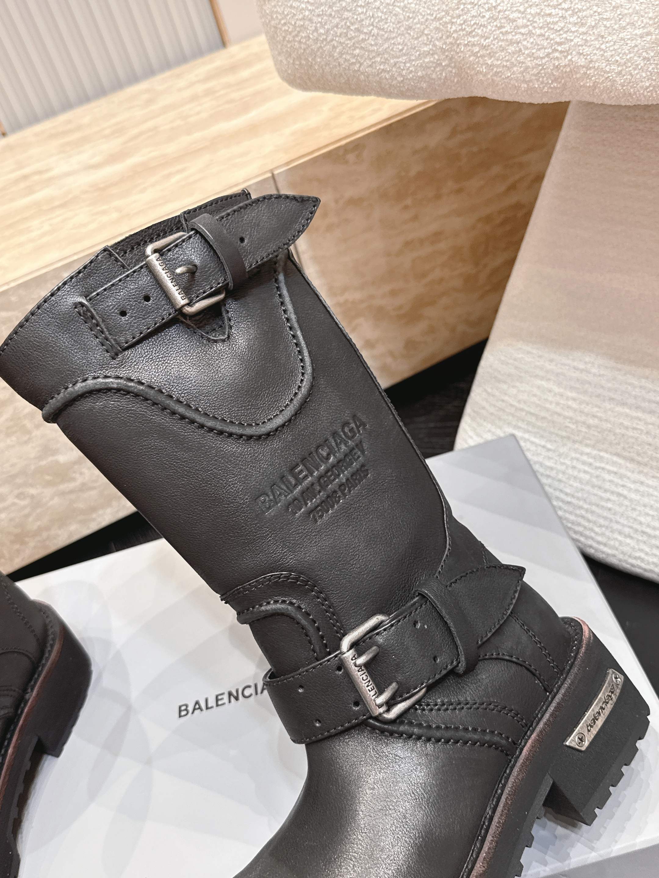BALENCIAGA巴黎世家2026vs早秋新款靴子系列……【圆头复古厚底中靴】巴黎世家今年又出战靴！胖