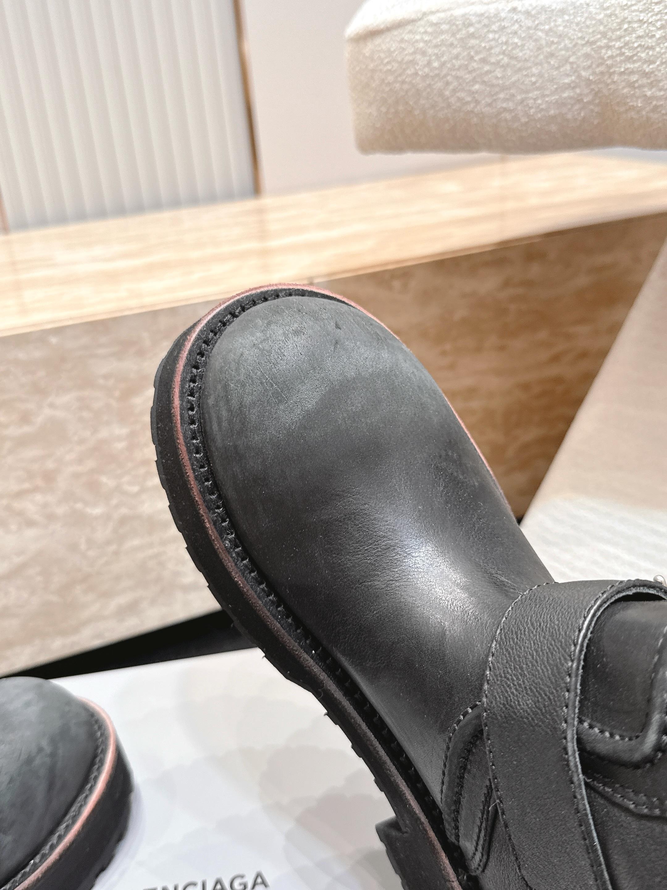 BALENCIAGA巴黎世家2026vs早秋新款靴子系列……【圆头复古厚底中靴】巴黎世家今年又出战靴！胖