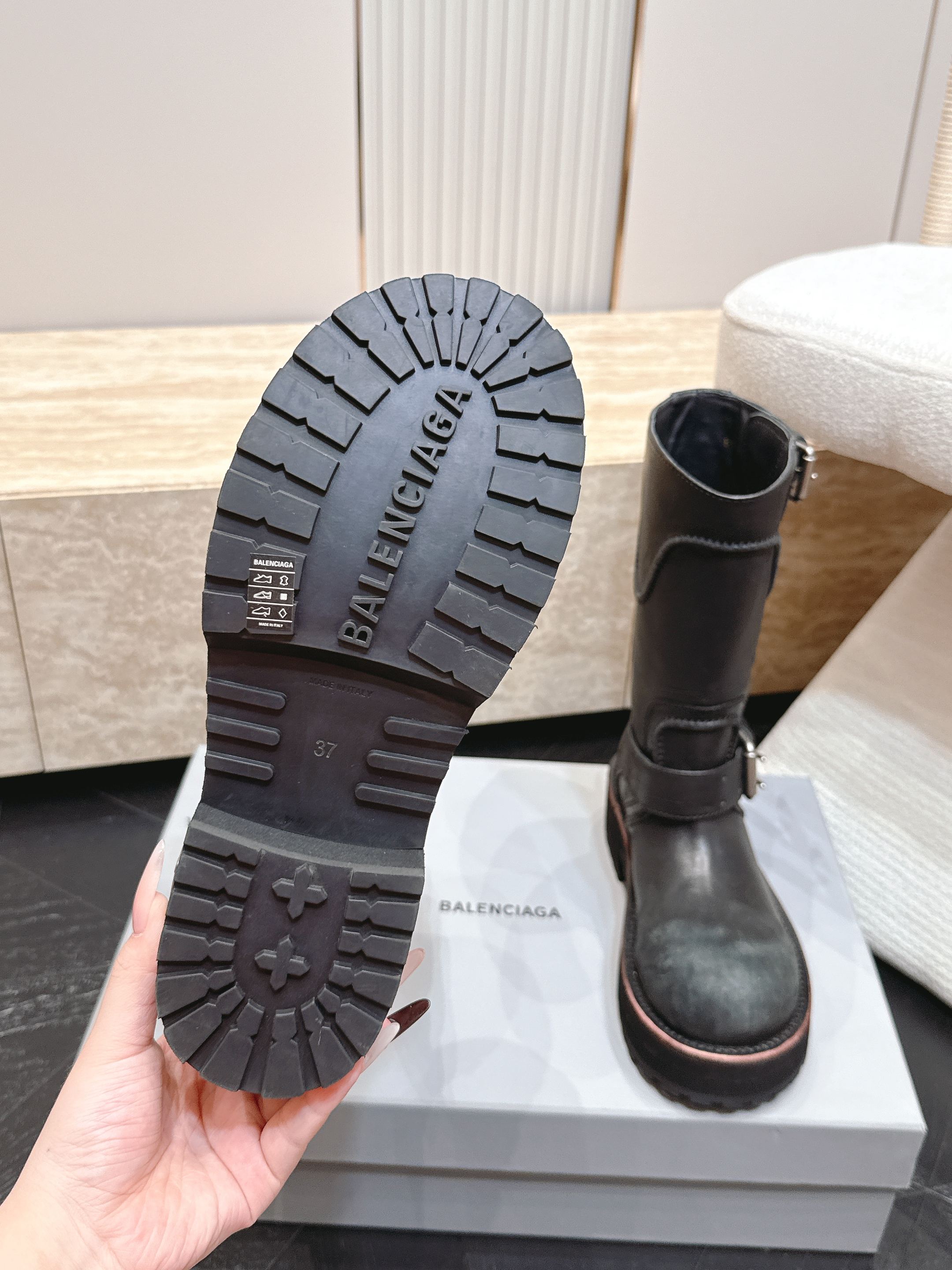 BALENCIAGA巴黎世家2026vs早秋新款靴子系列……【圆头复古厚底中靴】巴黎世家今年又出战靴！胖