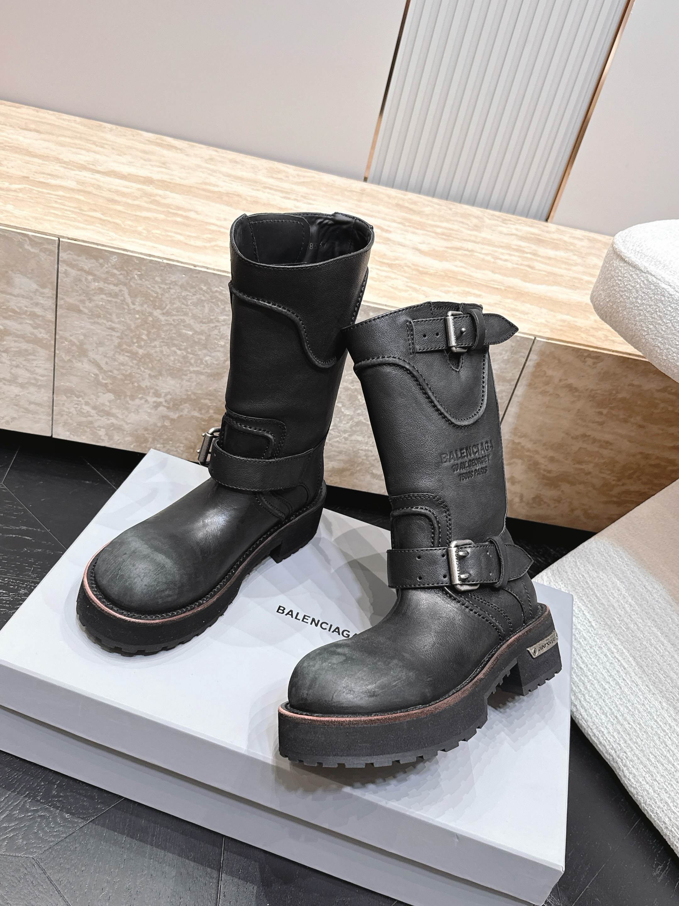 BALENCIAGA巴黎世家2026vs早秋新款靴子系列……【圆头复古厚底中靴】巴黎世家今年又出战靴！胖