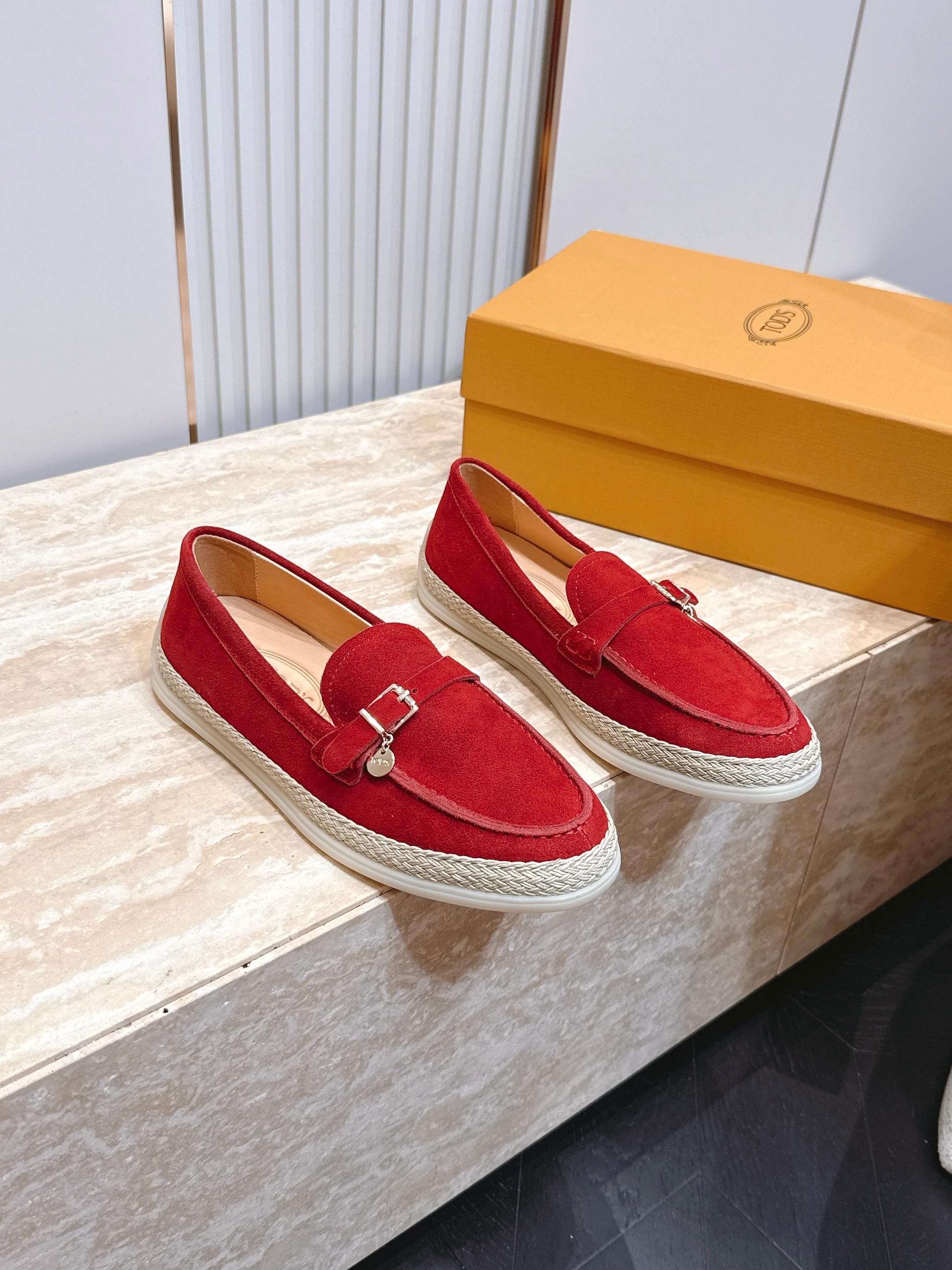 NO:889337,High-end version TODS Tods latest biscuit shoes hemp rope bean sole small leather shoes, high-end casual driving shoes with full fashion sense and comfortable foot feel, showing the concept aesthetics of nature and modernity. Made of soft leather and hemp rope material, the color block impact highlights youthful vitality. Upper layer of cowhide, lining of delicate cowhide, insole cowhide material, original rubber hemp rope combination bean outsole, size 35-40, bean shoes, Tod's,cowhide19860909高端版本 TODS托德斯最新 饼干鞋麻绳豆豆底小皮鞋 高级休闲开车鞋设计时尚感满满,脚感舒适,将自然与摩登的概念美学展露以柔软皮革拼麻绳材料制成色块冲击凸显年轻活力. 鞋面头层牛皮 内里细腻牛皮 鞋垫牛皮材料 原版橡胶麻绳组合豆豆大底 码数 35-40,豆豆鞋,Tod's,cowhide,Women's Shoes
