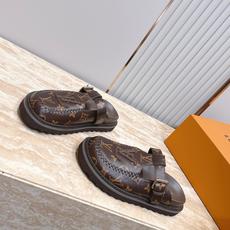 Louis vuitto*驴牌 Lv 新品厚底包头勃肯拖鞋 懒人鞋的终极形态找到了!LV这双穆勒包头拖 Louis vuitto*驴牌 Lv 新品厚底包头勃肯拖鞋 懒人鞋的终极形态找到了!LV这双穆勒包头拖