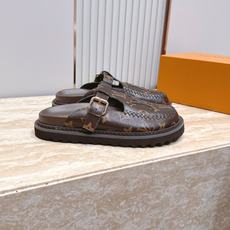 Louis vuitto*驴牌 Lv 新品厚底包头勃肯拖鞋 懒人鞋的终极形态找到了!LV这双穆勒包头拖 Louis vuitto*驴牌 Lv 新品厚底包头勃肯拖鞋 懒人鞋的终极形态找到了!LV这双穆勒包头拖
