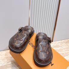 Louis vuitto*驴牌 Lv 新品厚底包头勃肯拖鞋 懒人鞋的终极形态找到了!LV这双穆勒包头拖 Louis vuitto*驴牌 Lv 新品厚底包头勃肯拖鞋 懒人鞋的终极形态找到了!LV这双穆勒包头拖