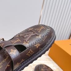 Louis vuitto*驴牌 Lv 新品厚底包头勃肯拖鞋 懒人鞋的终极形态找到了!LV这双穆勒包头拖 Louis vuitto*驴牌 Lv 新品厚底包头勃肯拖鞋 懒人鞋的终极形态找到了!LV这双穆勒包头拖