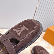 Louis vuitto*驴牌 Lv 新品厚底包头勃肯拖鞋 懒人鞋的终极形态找到了!LV这双穆勒包头拖 Louis vuitto*驴牌 Lv 新品厚底包头勃肯拖鞋 懒人鞋的终极形态找到了!LV这双穆勒包头拖