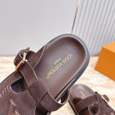Louis vuitto*驴牌 Lv 新品厚底包头勃肯拖鞋 懒人鞋的终极形态找到了!LV这双穆勒包头拖 Louis vuitto*驴牌 Lv 新品厚底包头勃肯拖鞋 懒人鞋的终极形态找到了!LV这双穆勒包头拖