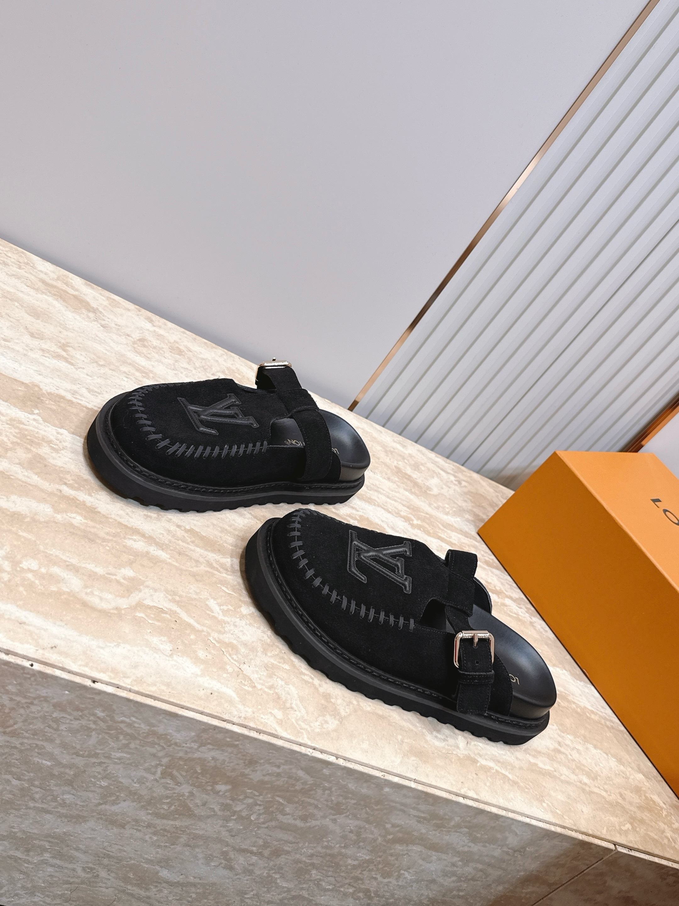Louis vuitto*驴牌 Lv 新品厚底包头勃肯拖鞋  懒人鞋的终极形态找到了！LV这双穆勒包头拖