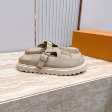 Louis vuitto*驴牌 Lv 新品厚底包头勃肯拖鞋 懒人鞋的终极形态找到了!LV这双穆勒包头拖 Louis vuitto*驴牌 Lv 新品厚底包头勃肯拖鞋 懒人鞋的终极形态找到了!LV这双穆勒包头拖