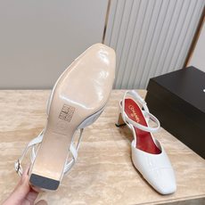 CHANEL 香奈儿 26vs春夏专柜最新时装凉鞋系列……【方圆头中跟凉鞋】香奈儿女士钟爱简约又难以抗拒 CHANEL 香奈儿 26vs春夏专柜最新时装凉鞋系列……【方圆头中跟凉鞋】香奈儿女士钟爱简约又难以抗拒