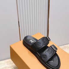 男款Louis vuitt..ss26 new arrival~夏季拖鞋全真皮经典皮带扣LV标志,简约又 男款Louis vuitt..ss26 new arrival~夏季拖鞋全真皮经典皮带扣LV标志,简约又