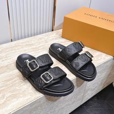 男款Louis vuitt..ss26 new arrival~夏季拖鞋全真皮经典皮带扣LV标志,简约又 男款Louis vuitt..ss26 new arrival~夏季拖鞋全真皮经典皮带扣LV标志,简约又