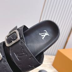男款Louis vuitt..ss26 new arrival~夏季拖鞋全真皮经典皮带扣LV标志,简约又 男款Louis vuitt..ss26 new arrival~夏季拖鞋全真皮经典皮带扣LV标志,简约又