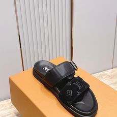 男款Louis vuitt..ss26 new arrival~夏季拖鞋全真皮经典皮带扣LV标志,简约又 男款Louis vuitt..ss26 new arrival~夏季拖鞋全真皮经典皮带扣LV标志,简约又