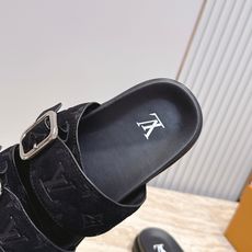 男款Louis vuitt..ss26 new arrival~夏季拖鞋全真皮经典皮带扣LV标志,简约又 男款Louis vuitt..ss26 new arrival~夏季拖鞋全真皮经典皮带扣LV标志,简约又