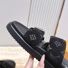 男款Louis vuitt..ss26 new arrival~夏季拖鞋全真皮经典皮带扣LV标志,简约又 男款Louis vuitt..ss26 new arrival~夏季拖鞋全真皮经典皮带扣LV标志,简约又