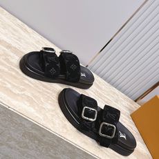 男款Louis vuitt..ss26 new arrival~夏季拖鞋全真皮经典皮带扣LV标志,简约又 男款Louis vuitt..ss26 new arrival~夏季拖鞋全真皮经典皮带扣LV标志,简约又