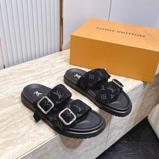 男款Louis vuitt..ss26 new arrival~夏季拖鞋全真皮经典皮带扣LV标志,简约又 男款Louis vuitt..ss26 new arrival~夏季拖鞋全真皮经典皮带扣LV标志,简约又