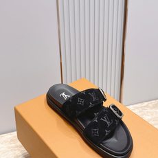 男款Louis vuitt..ss26 new arrival~夏季拖鞋全真皮经典皮带扣LV标志,简约又 男款Louis vuitt..ss26 new arrival~夏季拖鞋全真皮经典皮带扣LV标志,简约又
