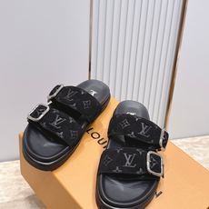 男款Louis vuitt..ss26 new arrival~夏季拖鞋全真皮经典皮带扣LV标志,简约又 男款Louis vuitt..ss26 new arrival~夏季拖鞋全真皮经典皮带扣LV标志,简约又