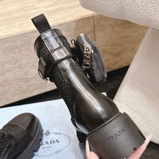 包包款 PRADA 普拉达 2026vs早秋新款靴子系列…网靴…【圆头网拼厚底短靴】✔️新款上架⚠️这款 包包款 PRADA 普拉达 2026vs早秋新款靴子系列…网靴…【圆头网拼厚底短靴】✔️新款上架⚠️这款