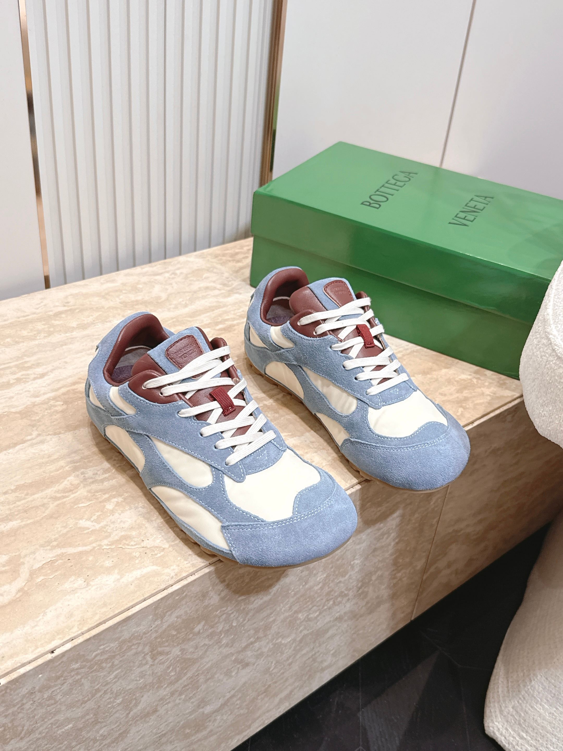 女🌾2026新色系！情侣款 Bottega Veneta(BV葆蝶家)OrbitFlash系列复古运动鞋