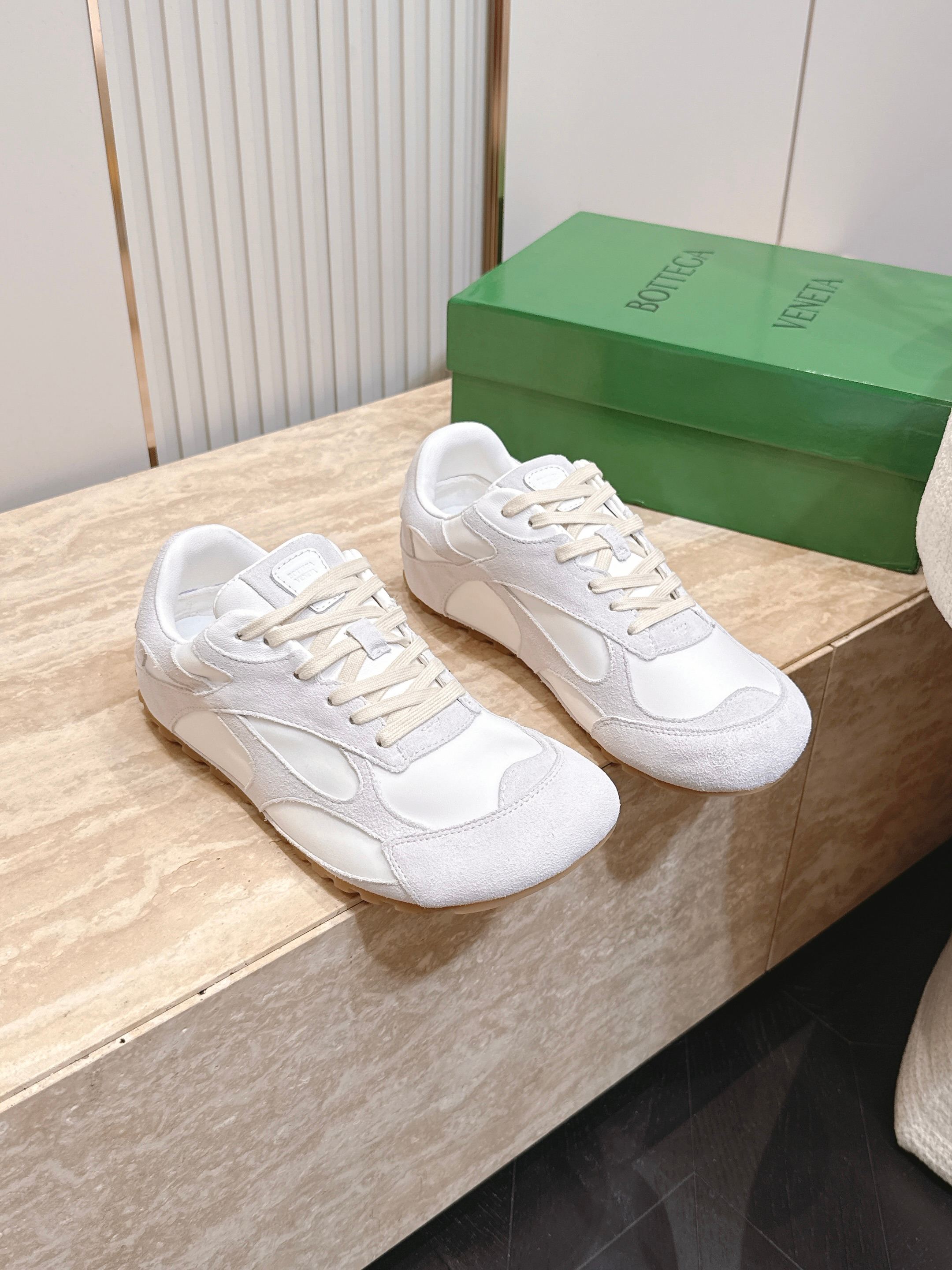 女🌾2026新色系！情侣款 Bottega Veneta(BV葆蝶家)OrbitFlash系列复古运动鞋