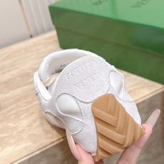 女🌾2026新色系!情侣款 Bottega Veneta(BV葆蝶家)OrbitFlash系列复古运动鞋 女🌾2026新色系!情侣款 Bottega Veneta(BV葆蝶家)OrbitFlash系列复古运动鞋