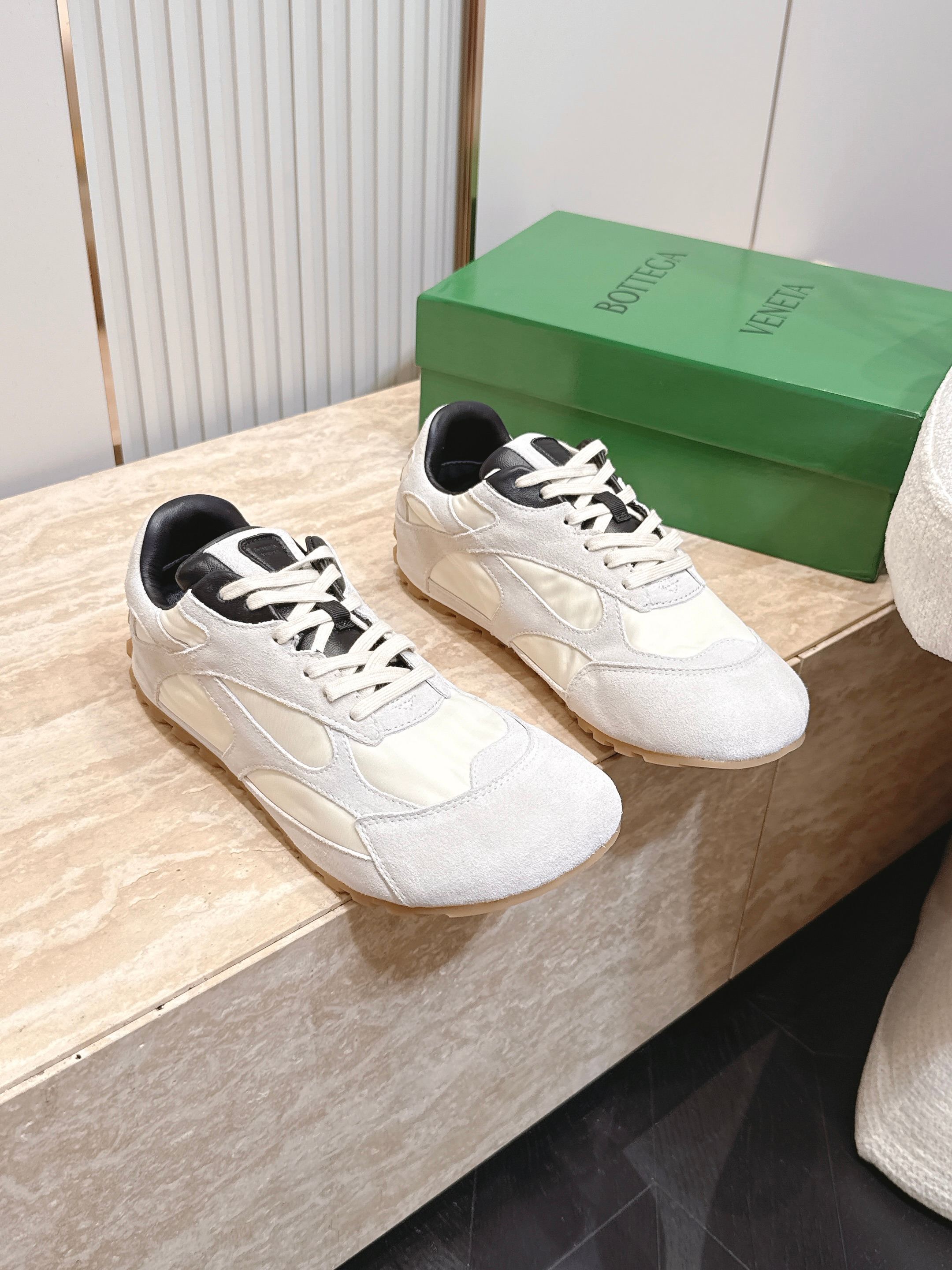 女🌾2026新色系！情侣款 Bottega Veneta(BV葆蝶家)OrbitFlash系列复古运动鞋