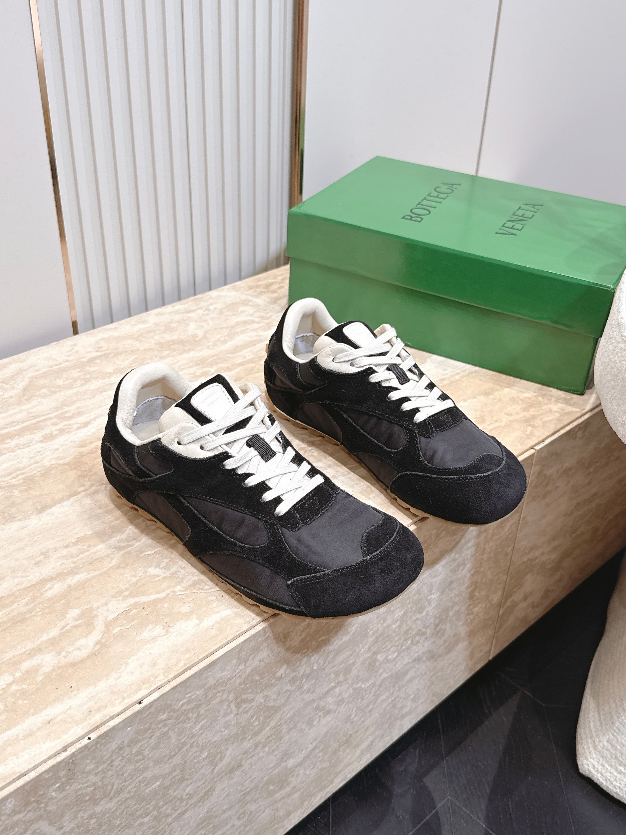 女🌾2026新色系！情侣款 Bottega Veneta(BV葆蝶家)OrbitFlash系列复古运动鞋